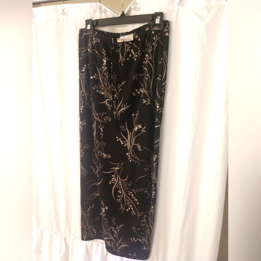 VINTAGE BLACK FLORAL SKIRT LARGE